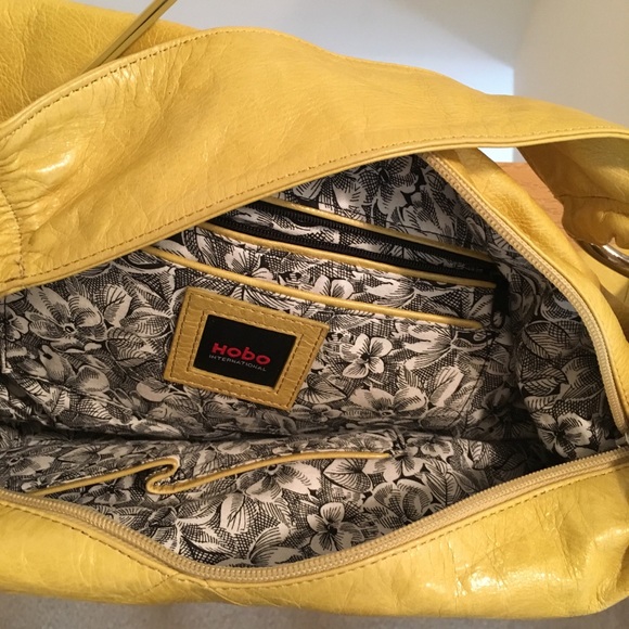 (EUC ) Hobo Shoulder Purse - Picture 3 of 4